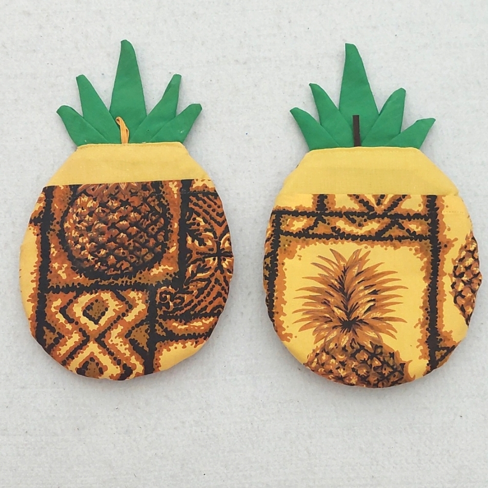 LANAKILA CRAFTS Hawaiian Pineapple Print Mitt Pot Holders - Picture 3 of 11